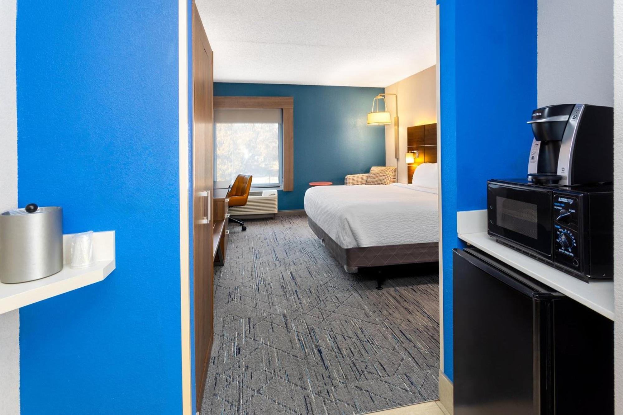 Holiday Inn Express - Нью-Олбани Экстерьер фото