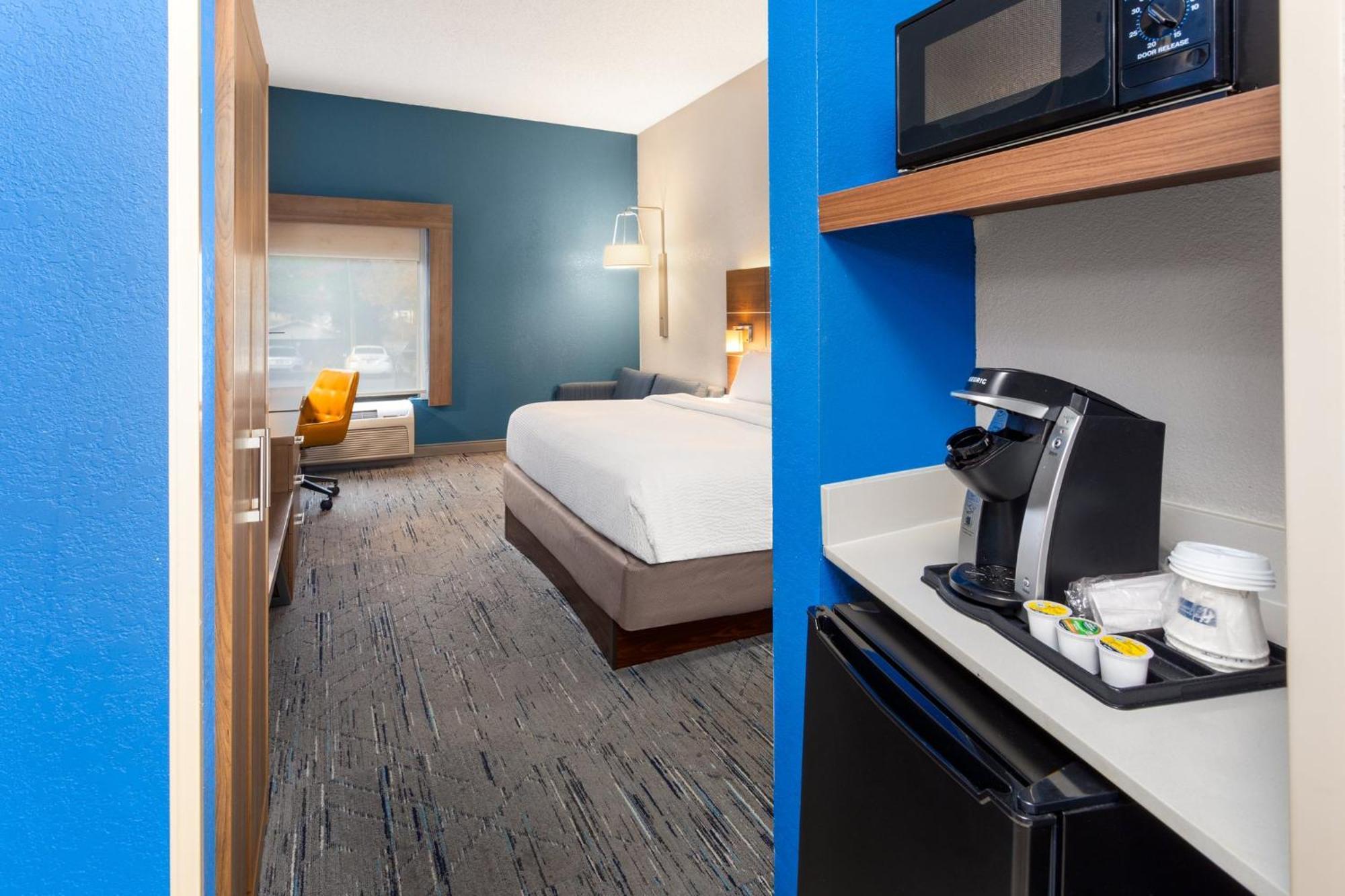 Holiday Inn Express - Нью-Олбани Экстерьер фото