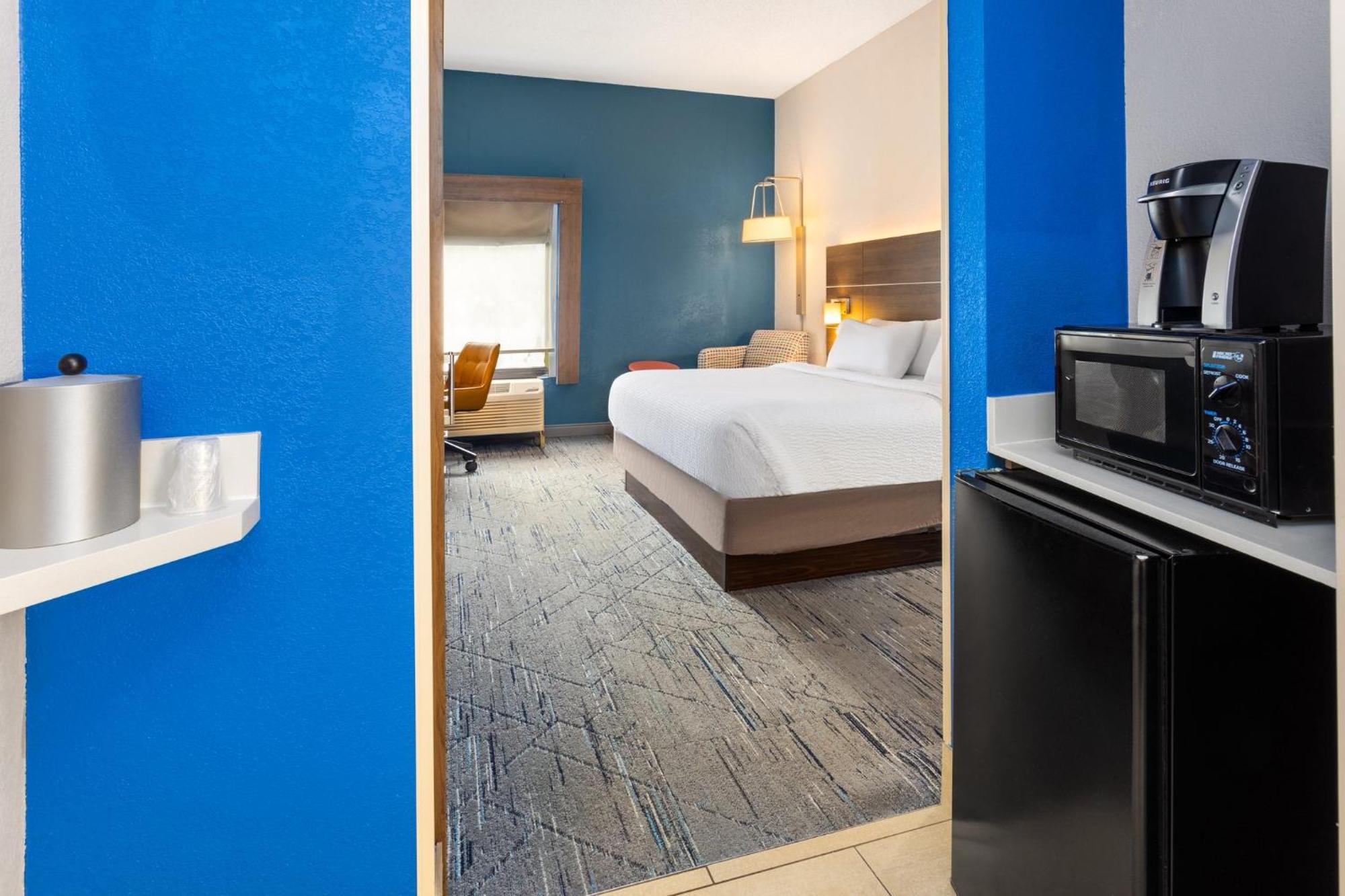 Holiday Inn Express - Нью-Олбани Экстерьер фото