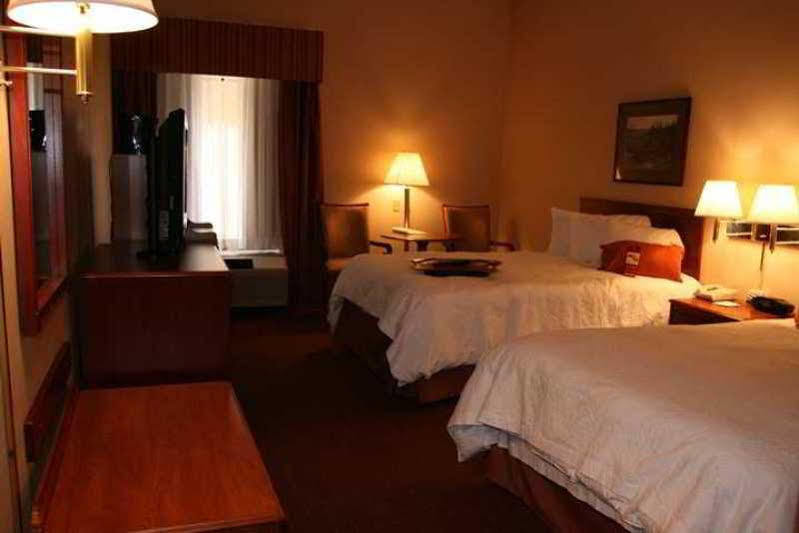 Holiday Inn Express - Нью-Олбани Экстерьер фото